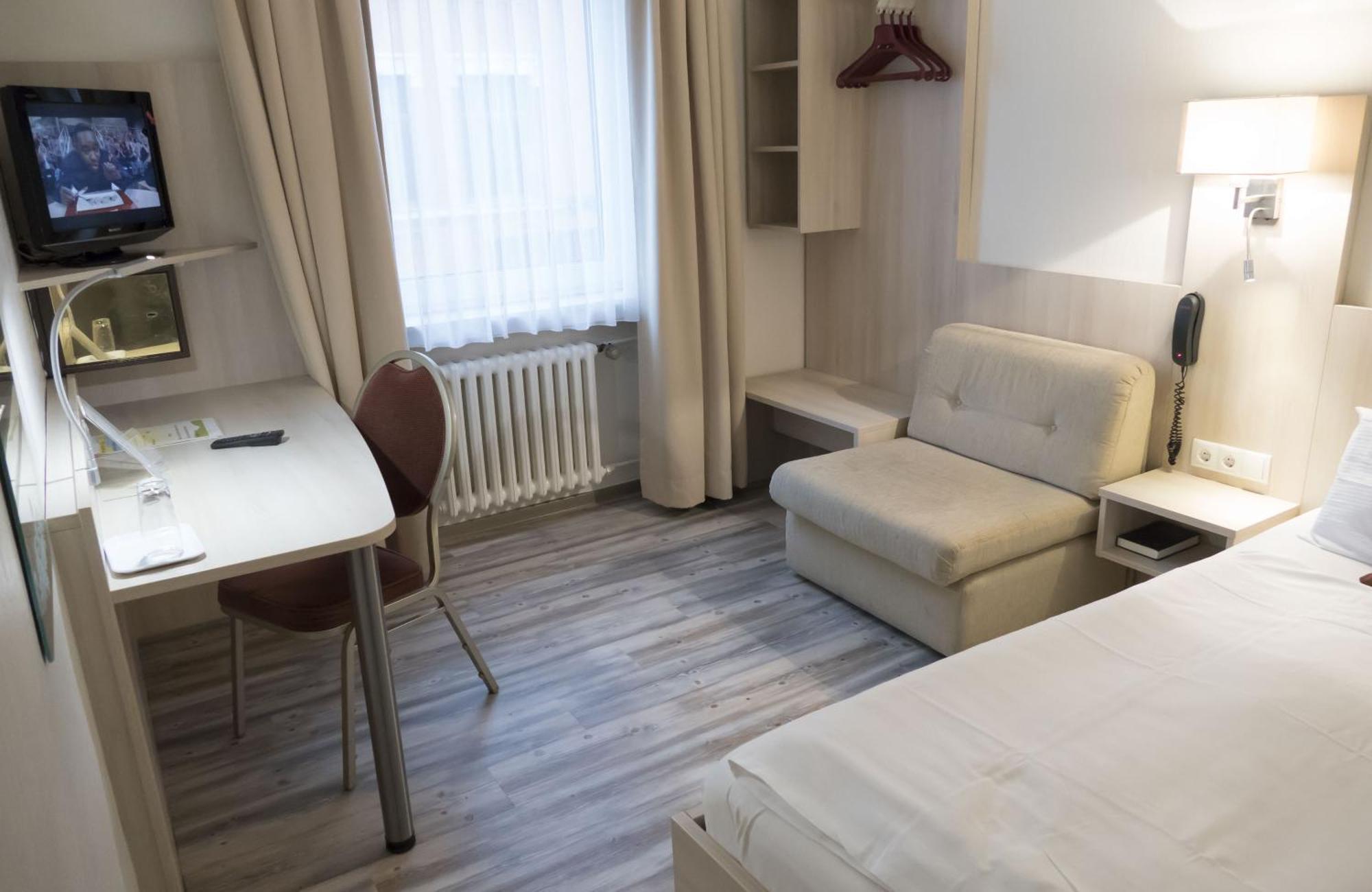 Hotel Excelsior Kassel Quarto foto